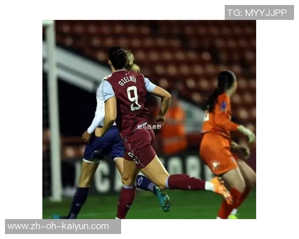 澳大利亚女足球星精彩射门瞬间定格展现超凡技艺与无畏精神